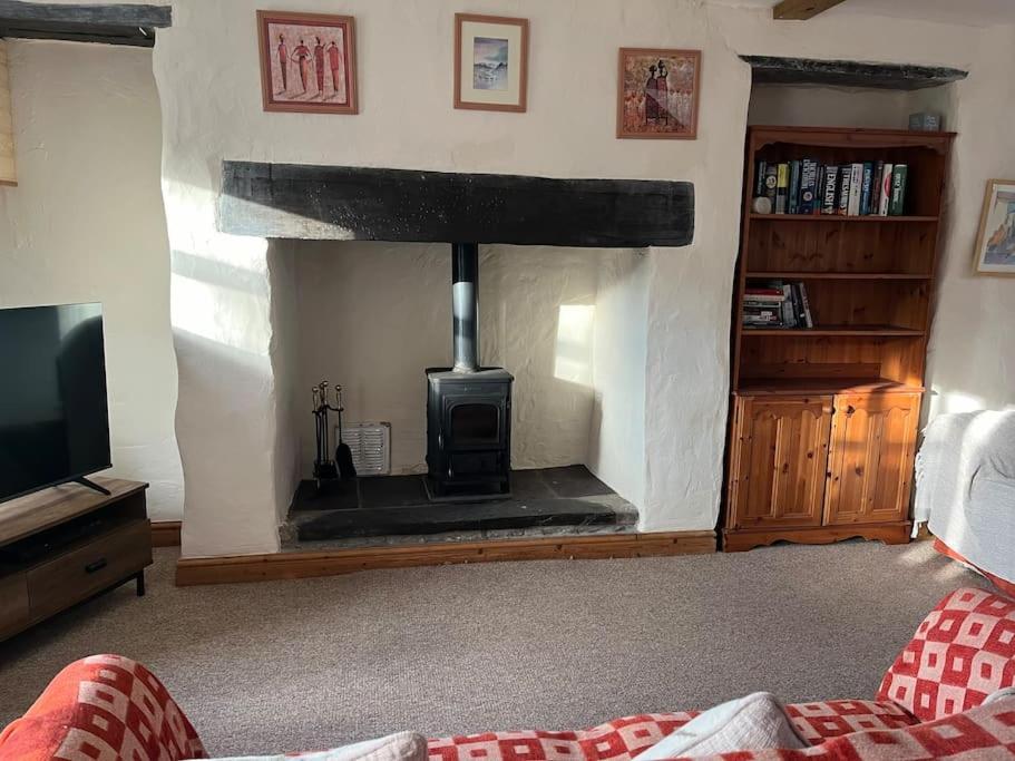 Bryn Rhedyn Cottage Cwm-y-glo Eksteriør billede